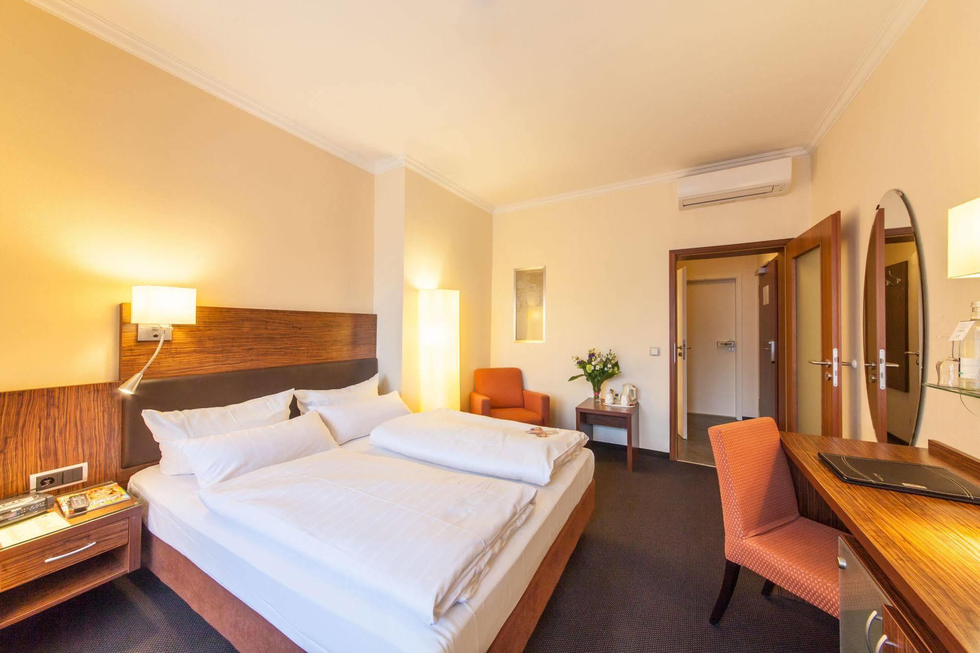 Hotel Flora Duesseldorf Bagian luar foto