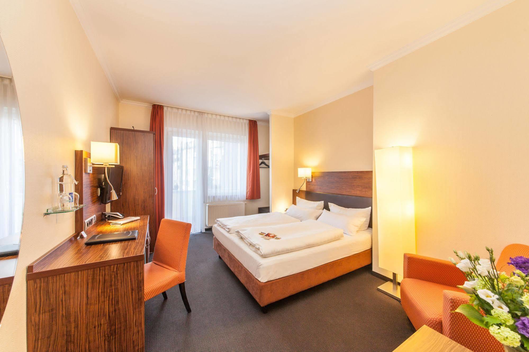 Hotel Flora Duesseldorf Bagian luar foto